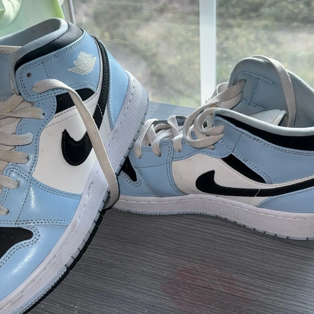 Nike Sneakers in Light Blue‎ and White